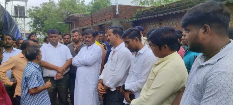 पूर्व मुख्यमंत्री अर्जुन मुंडा ने शोक संतप्त परिजनों से की मुलाकात