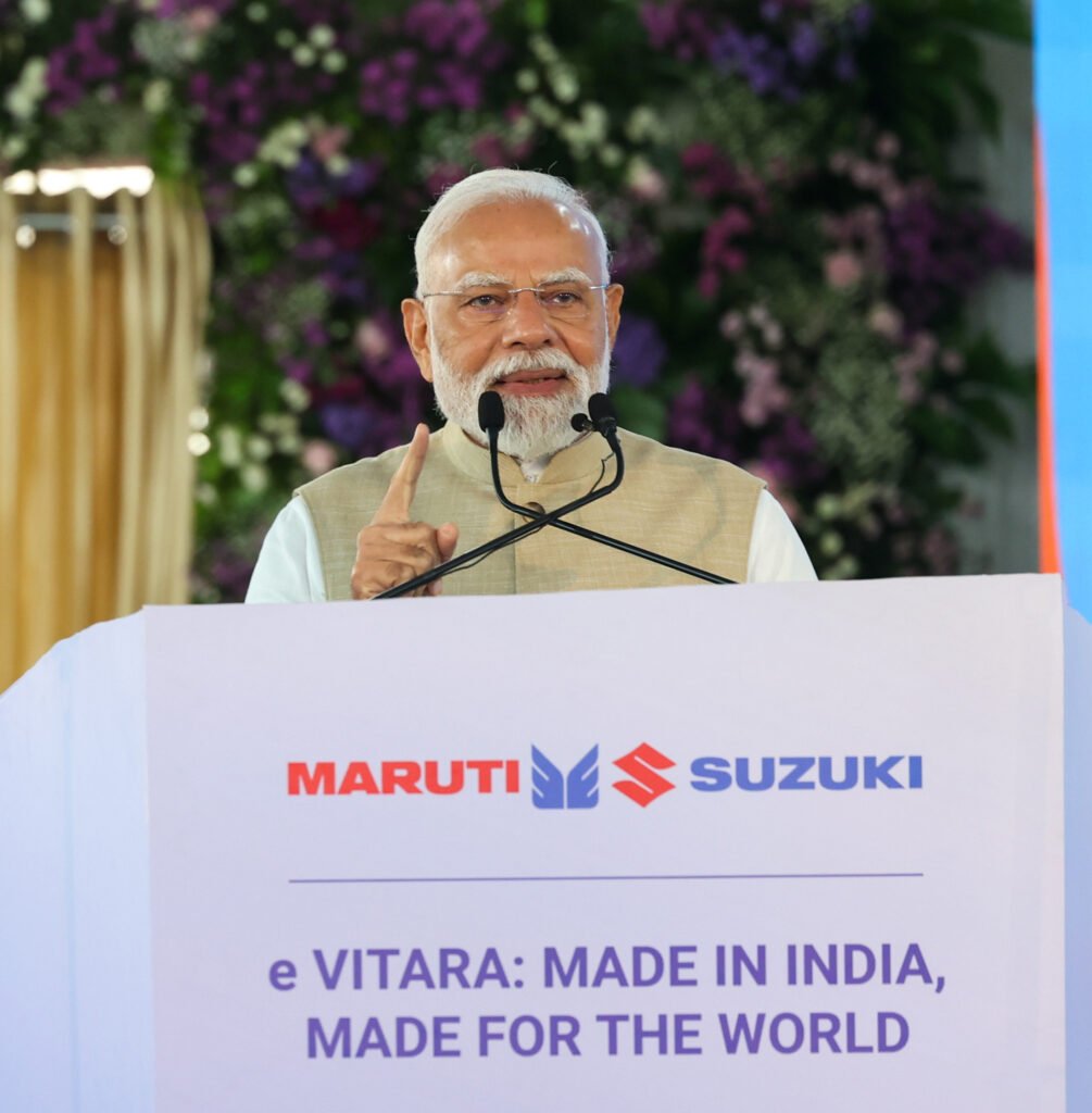 प्रधानमंत्री नरेन्द्र मोदी ने गुजरात के हंसलपुर में ग्रीन मोबिलिटी पहल का उद्घाटन किया