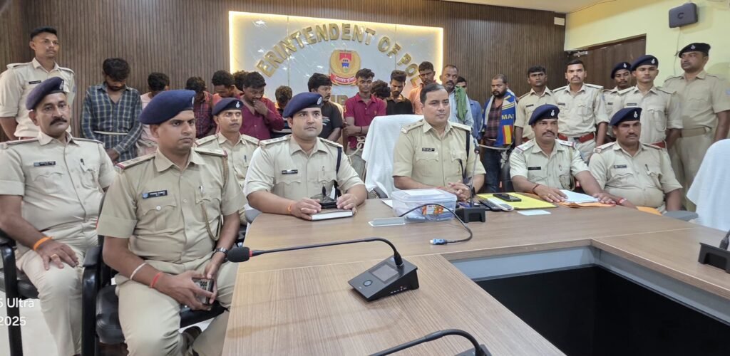 साहिबगंज-सरकारी पाइप चोरी करते 16 गिरफ्तार,3 वाहन जब्त