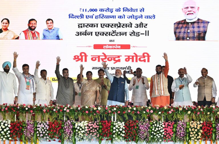 प्रधानमंत्री नरेन्द्र मोदी ने 11,000 करोड़ रुपये की दो प्रमुख राष्ट्रीय राजमार्ग परियोजनाओं का उद्घाटन किया