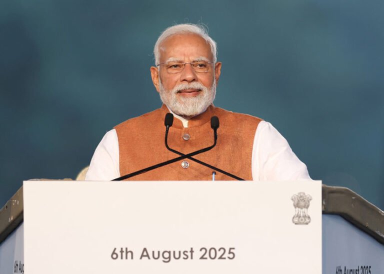 प्रधानमंत्री ने कर्तव्य भवन राष्ट्र को समर्पित किया