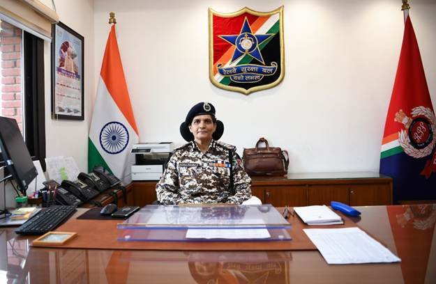 सोनाली मिश्रा, आईपीएस, ने रेलवे सुरक्षा बल के महानिदेशक का पदभार ग्रहण किया