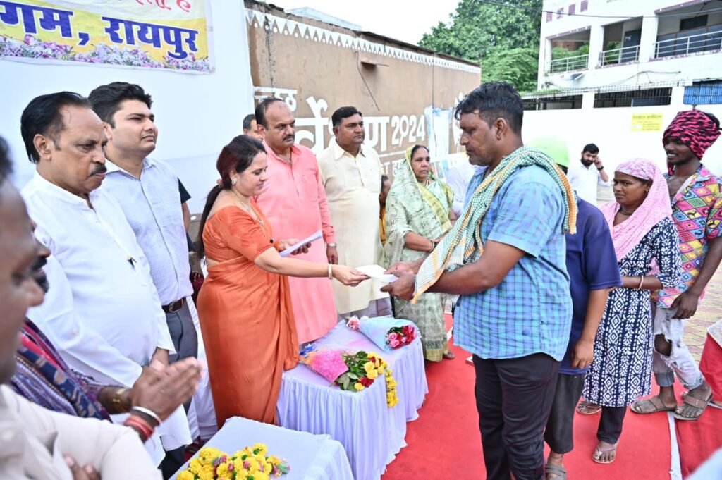 स्वच्छ सर्वेक्षण रैंकिंग में रायपुर चौथे स्थान पर, नगर निगम जोन 2 के 300 सफाई मित्रों एवं स्वच्छता दीदियों का महापौर मीनल चौबे ने किया सम्मान