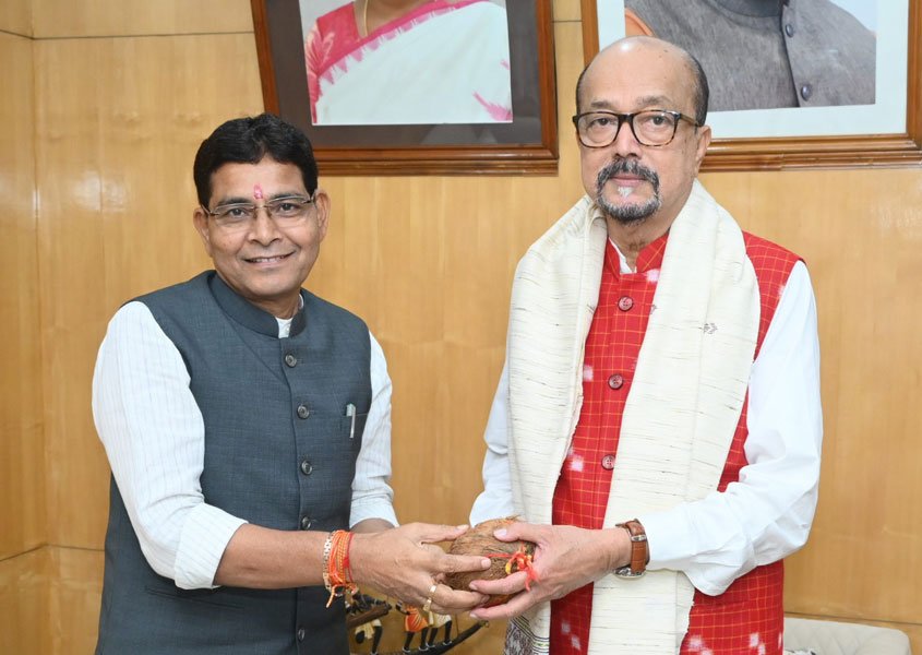 राज्यपाल डेका से राजस्व मंत्री वर्मा ने  की सौजन्य भेंट