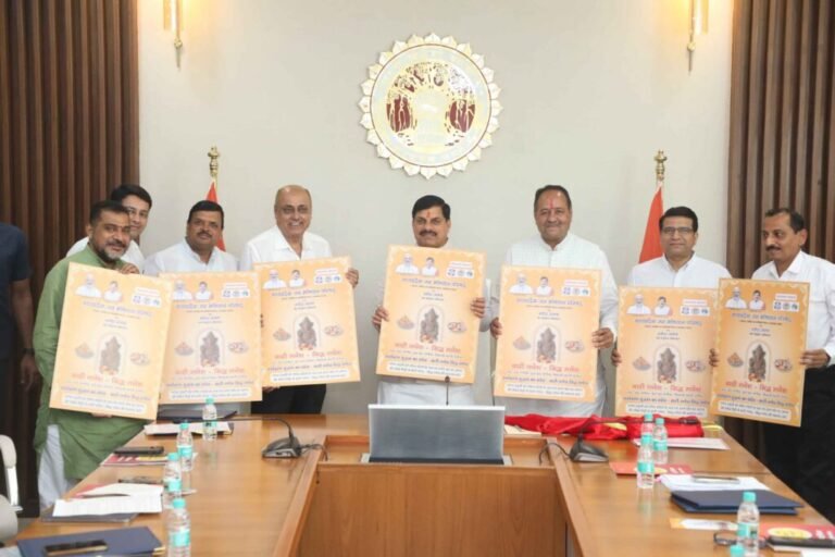 भगवान गणेश, मां दुर्गा और महालक्ष्मी की प्रतिमाएं मिट्टी से ही निर्मित हों : मुख्यमंत्री डॉ. यादव