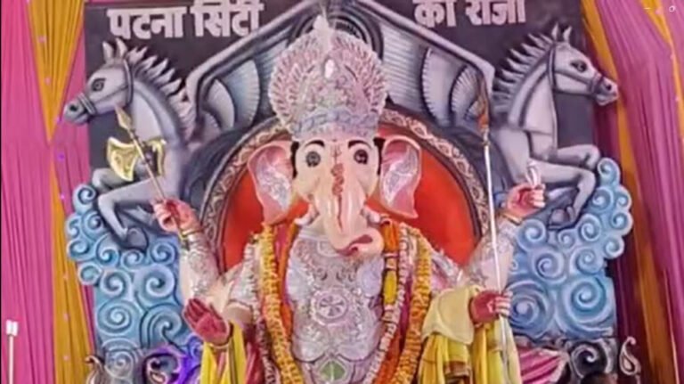 पटना: गणेश चतुर्थी पर 15फीट ऊँची भगवान की प्रतिमा