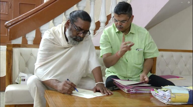 मुख्यमंत्री हेमंत सोरेन ने पैतृक गांव नेमरा में निपटाई फाइलें