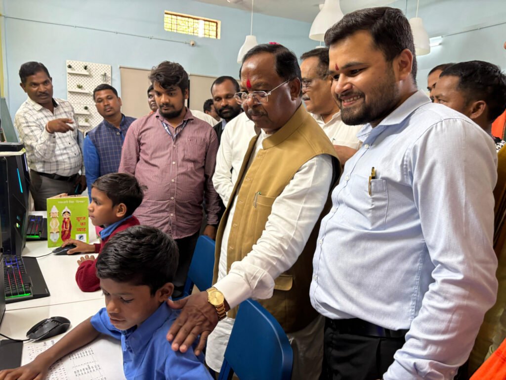 मंत्री रामविचार नेताम ने किया आश्रम के कल्पना कक्ष का निरीक्षण