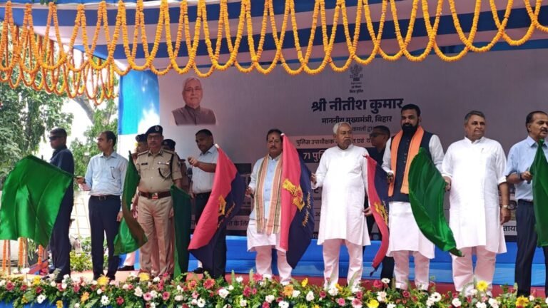 सीएम नीतीश ने यातायात निगरानी के लिए 71 नए वाहनों का किया लोकार्पण