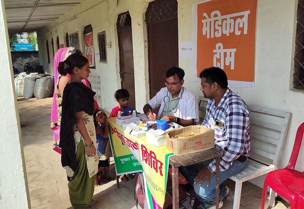 प्रयागराज में गंगा और यमुना नदियों का जलस्तर कम होने से बाढ़ पीड़ितों को मिली राहत