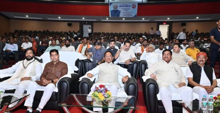 ‘मन की बात’ की 125वीं कड़ी का मुख्यमंत्री विष्णु देव साय सहित मंत्रियों और नागरिकों ने किया श्रवण