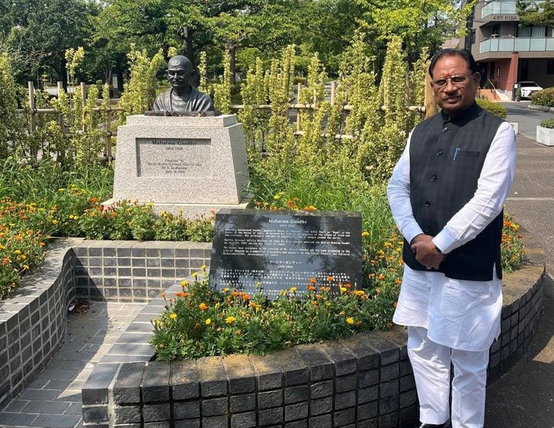 मुख्यमंत्री विष्णुदेव साय ने टोक्यो के ‘लिटिल इंडिया’ पहुँचकर महात्मा गांधी को किया नमन