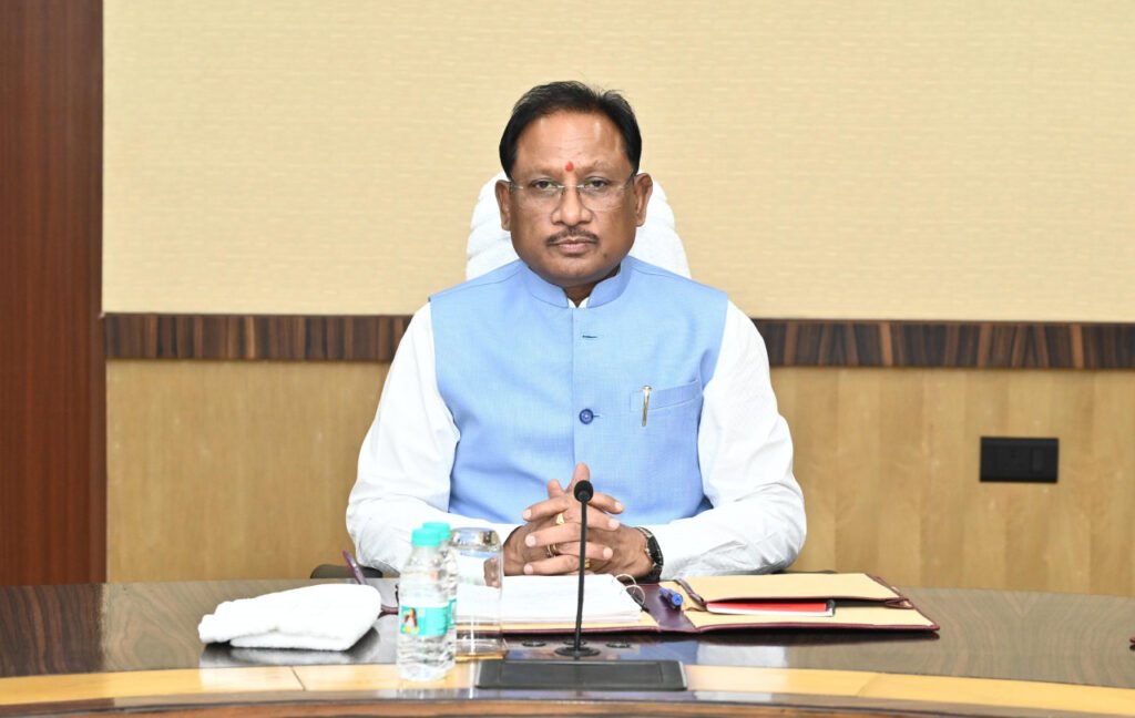 मुख्यमंत्री विष्णुदेव साय ने बीजापुर में नक्सली आईईडी ब्लास्ट में शहीद जवान को दी श्रद्धांजलि