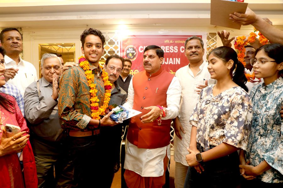 मुख्यमंत्री डॉ. यादव ने पत्रकारों के मेधावी बच्चों का किया सम्मान