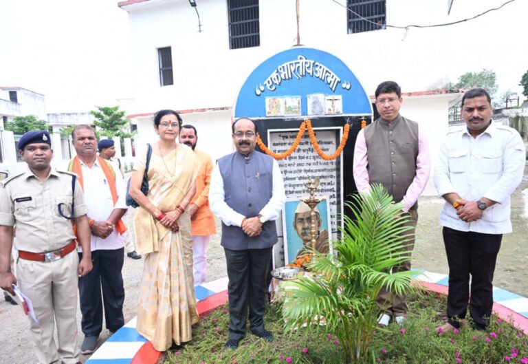 कैदियों ने ‘पुष्प की अभिलाषा’ का किया सामूहिक पाठ