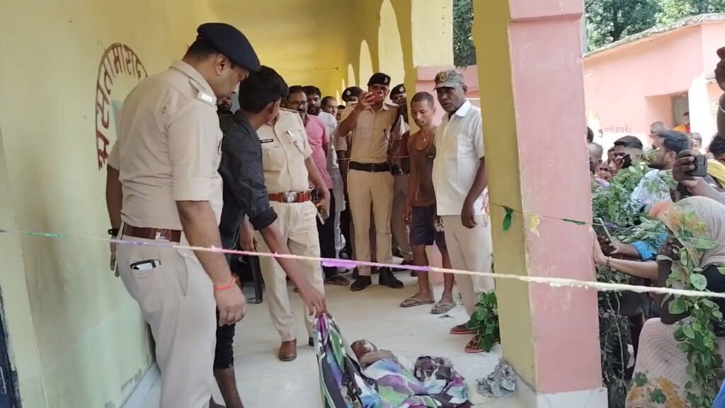 स्कूल परिसर से छात्र का शव मिलने से सनसनी