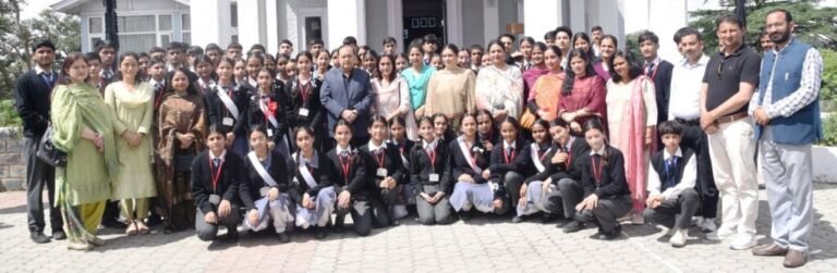 सदन की कार्यवाही देखने विधानसभा पहुँचे स्कूल व कॉलेज के 280 छात्र-छात्राएँ