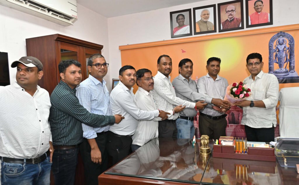 राजस्व प्रकरण निर्धारित समय सीमा में निराकरण करना राजस्व अधिकारी सुनिश्चित करें: राजस्व मंत्री टंक राम वर्मा