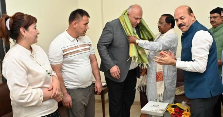 उज्बेकिस्तान के वैज्ञानिकों ने कृषि मंत्री श्री रामविचार नेताम से की मुलाकात