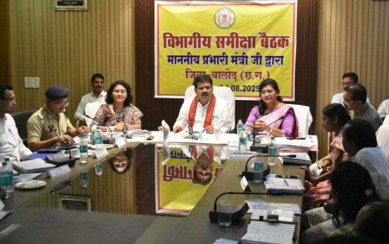 उपमुख्यमंत्री एवं प्रभारी मंत्री विजय शर्मा ने समीक्षा बैठक लेकर जिले में शासकीय योजनाओं के क्रियान्वयन की स्थिति की समीक्षा