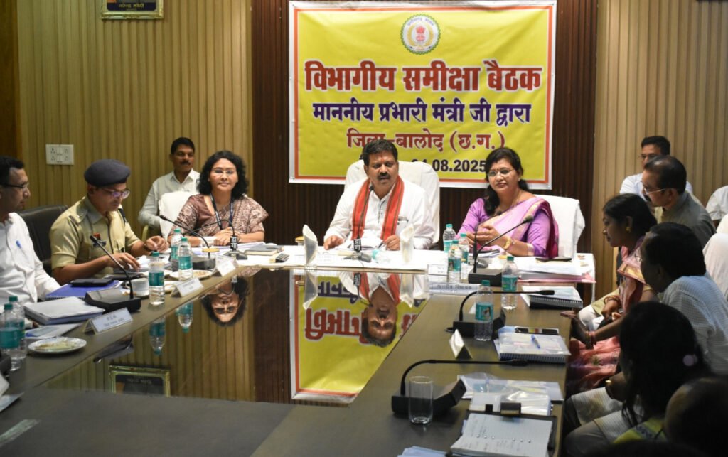 उपमुख्यमंत्री एवं प्रभारी मंत्री विजय शर्मा ने समीक्षा बैठक लेकर जिले में शासकीय योजनाओं के क्रियान्वयन की स्थिति की समीक्षा