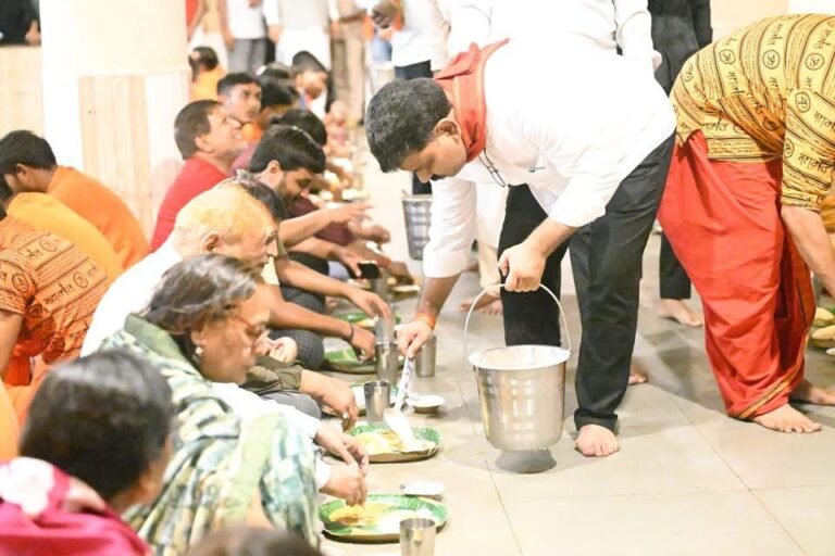 अमरकंटक में 50 हजार से अधिक श्रद्धालुओं कांवड़ियों ने मृत्युंजय आश्रम में ग्रहण की प्रसादी