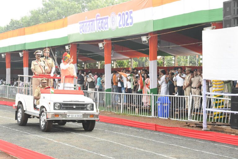 स्वदेशी के प्रति समर्पण के साथ आत्मनिर्भर और विकसित भारत बनाएंगे: मुख्यमंत्री डॉ. यादव