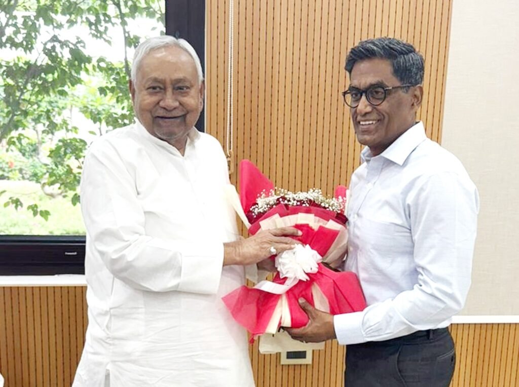 बिहार के नवनियुक्त मुख्य सचिव ने सीएम नीतीश से की मुलाकात