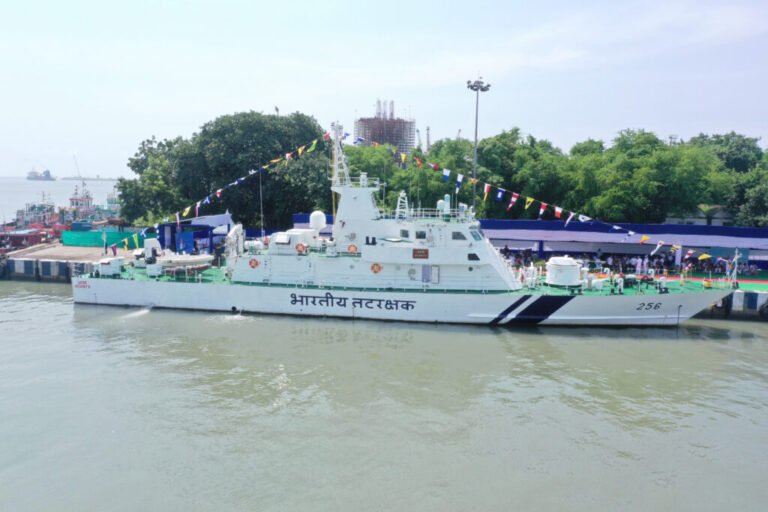 तीव्र गश्ती पोत आईसीजीएस अदम्य को पारादीप बंदरगाह पर भारतीय तटरक्षक बल में शामिल किया गया