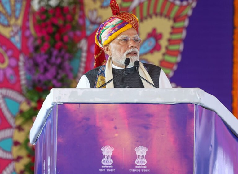 प्रधानमंत्री मोदी ने राजस्थान के बांसवाड़ा जिले में 1,22,100 करोड़ रुपये से अधिक के विकास कार्यों का उद्घाटन और शिलान्यास किया