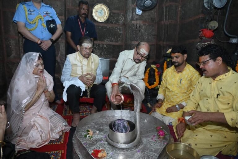राज्यपाल रमेन डेका ने भोरमदेव मंदिर में की विशेष पूजा-अर्चना, प्रदेश की खुशहाली एवं समृद्धि की कामना
