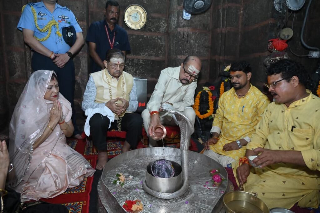 राज्यपाल रमेन डेका ने भोरमदेव मंदिर में की विशेष पूजा-अर्चना, प्रदेश की खुशहाली एवं समृद्धि की कामना