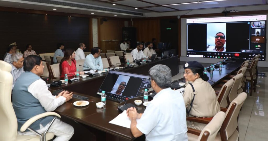 अलर्ट रहें, वर्षा के चलते सावधानी रखकर अतिरिक्त व्यवस्थाएं रखें : मुख्यमंत्री डॉ. यादव