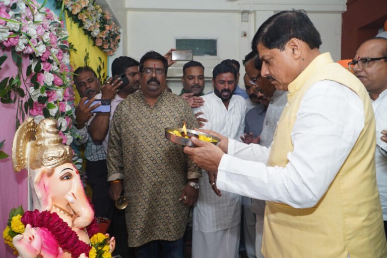 मुख्यमंत्री डॉ. यादव उज्जैन प्रेस क्लब में भगवान श्री गणेश की आरती में हुए शामिल