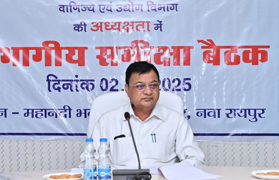 उद्योग मंत्री देवांगन ने प्रदेश के पहले प्लास्टिक पार्क को दो महीने में पूर्ण करने और चार नए स्मार्ट इंडस्ट्रीयल एरिया का कार्य शीघ्र प्रारंभ करने के दिए निर्देश