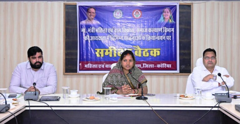 महिला एवं बाल विकास मंत्री श्रीमती लक्ष्मी राजवाड़े ने ली विभागीय समीक्षा बैठक