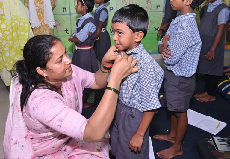 मंत्री श्रीमती राजवाड़े ने दिव्यांग बच्चों से की आत्मीय मुलाकात