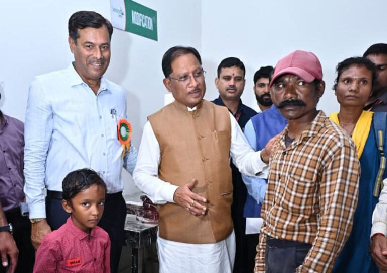 कृत्रिम पैर मिलने से दिव्यांगों को मिली जीने की नई राह