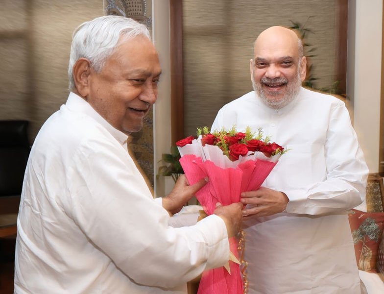 सीएम नीतीश ने पटना में केंद्रीय गृह मंत्री अमित शाह से की मुलाकात
