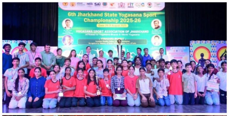 राज्यस्तरीय योगासन खेल प्रतियोगिता के पदक वीरों ने रक्षा राज्यमंत्री संजय सेठ से की मुलाकात