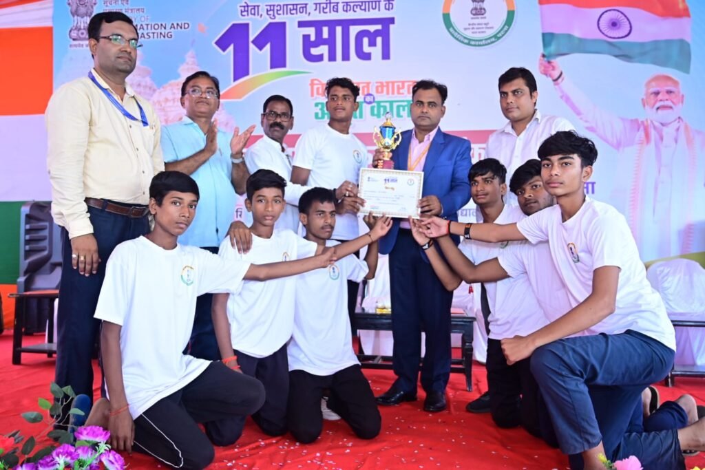 विकसित भारत का अमृत काल: सेवा सुशासन गरीब कल्याण के 11 साल विषय पर लखीसराय में चित्र प्रदर्शनी सह जागरूकता कार्यक्रम का समापन