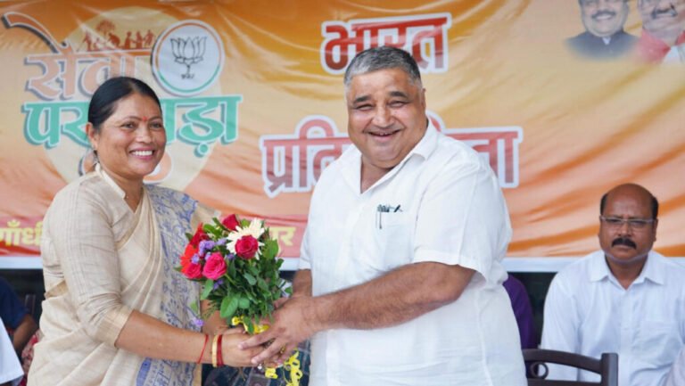 सेवा पखवाड़ा के तहत गांधी स्टेडियम में भव्य चित्रकला प्रतियोगिता