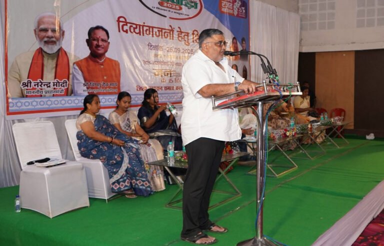 पर्यटन एवं संस्कृति मंत्री राजेश अग्रवाल ने दिव्यांगजनों को ट्रायसायकल एवं व्हीलचेयर का किया वितरण