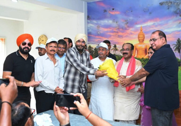 उप मुख्यमंत्री अरुण साव और अधिकारियों ने किया श्रमदान