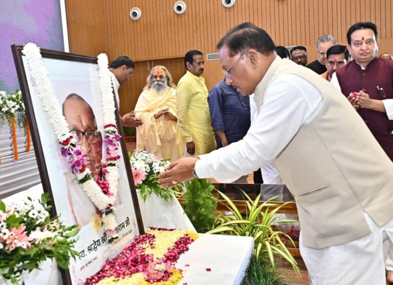 मुख्यमंत्री विष्णुदेव साय ने श्रद्धेय शांताराम सर्राफ को अर्पित की श्रद्धांजलि