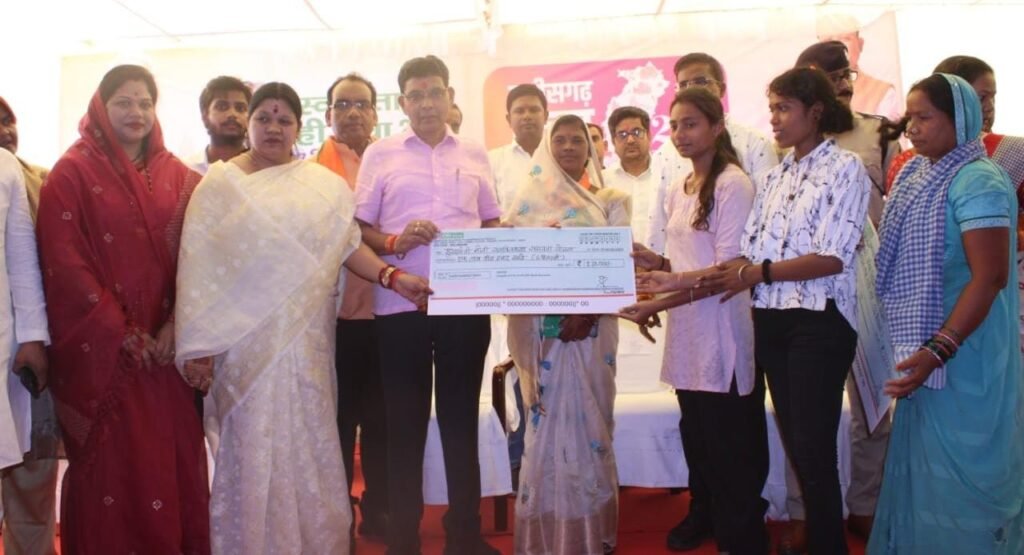 स्वस्थ श्रमिक ही सशक्त समाज का आधार-राजस्व मंत्री टंक राम वर्मा