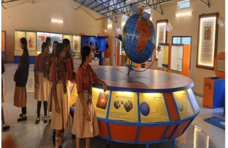 विज्ञान की जटिल अवधारणाएं सरल और मनोरंजक ढंग से समझेेंगे