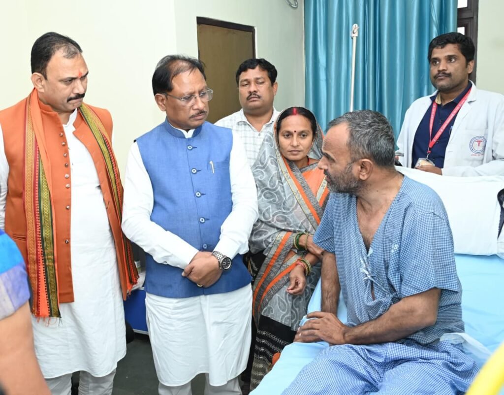 मुख्यमंत्री साय ने एम्स रायपुर में भर्ती विशंभर यादव का जाना कुशलक्षेम : इलाज के लिए 5-5 लाख की आर्थिक सहायता