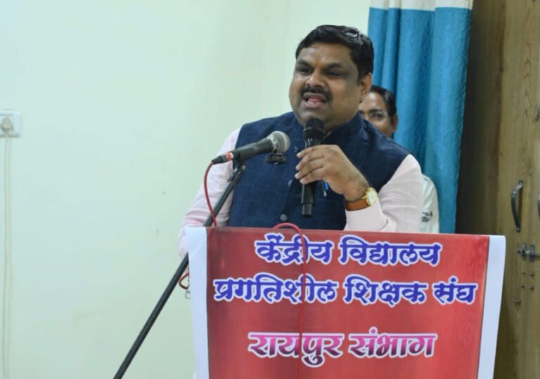 शिक्षक ज्ञान देता है व बेहतर समाज भी निर्मित करता है-स्कूल शिक्षा मंत्री यादव