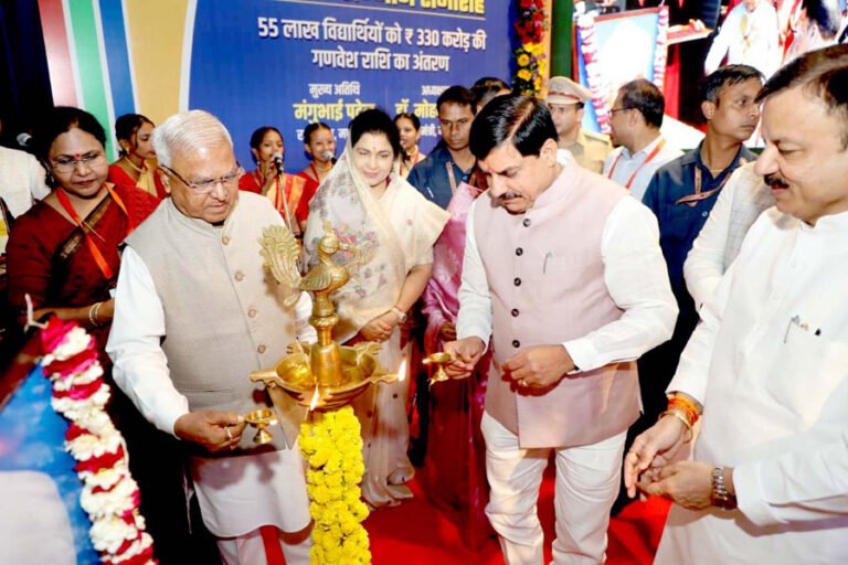 सामाजिक चुनौतियों के समाधान के लिए शिक्षक आगे आयें : राज्यपाल पटेल